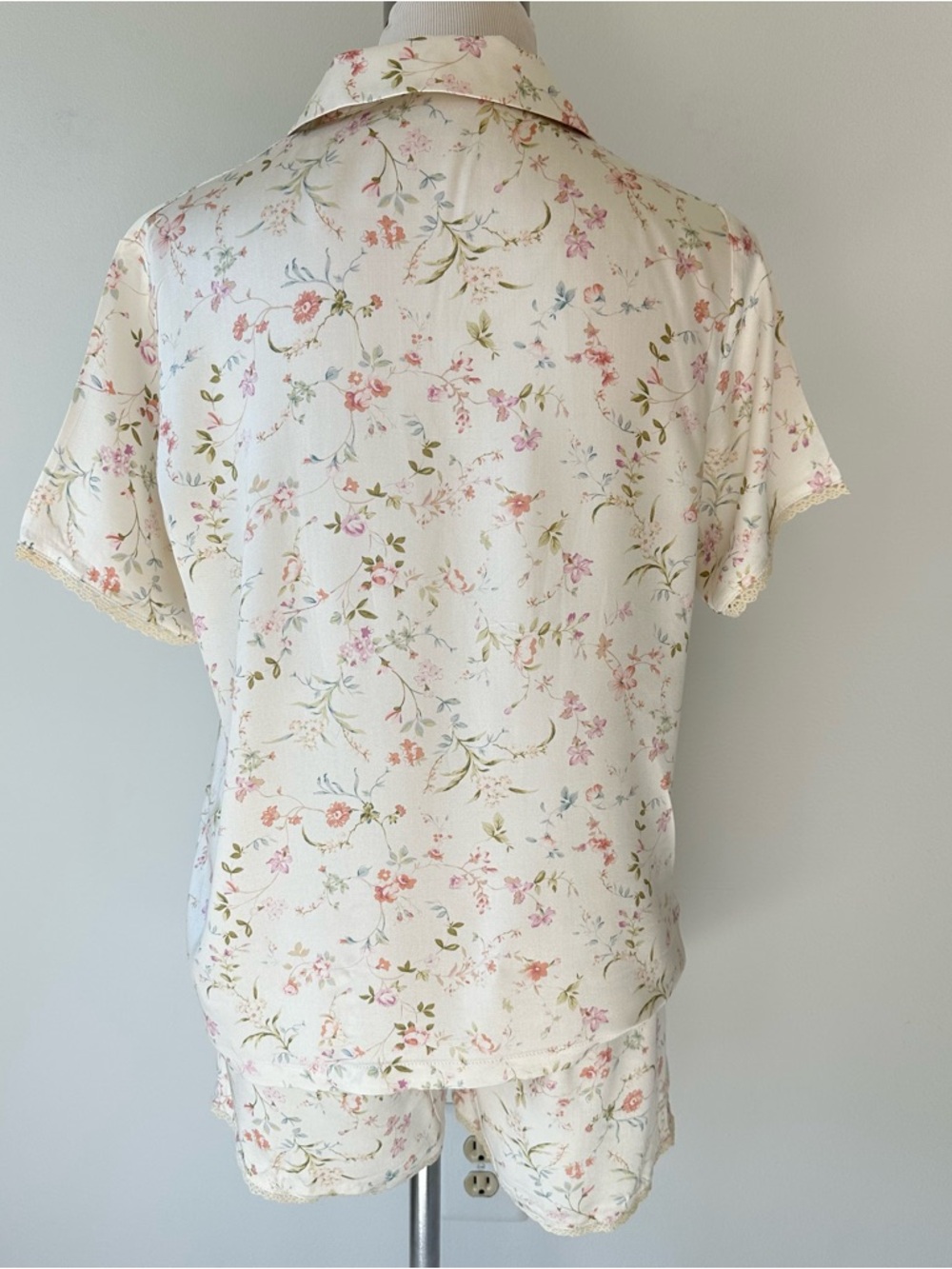 Cozyloungewear Cream Ecru Floral Shorts Pajama Set Cottagecore Cute Whimsy Gram - Picture 8 of 16